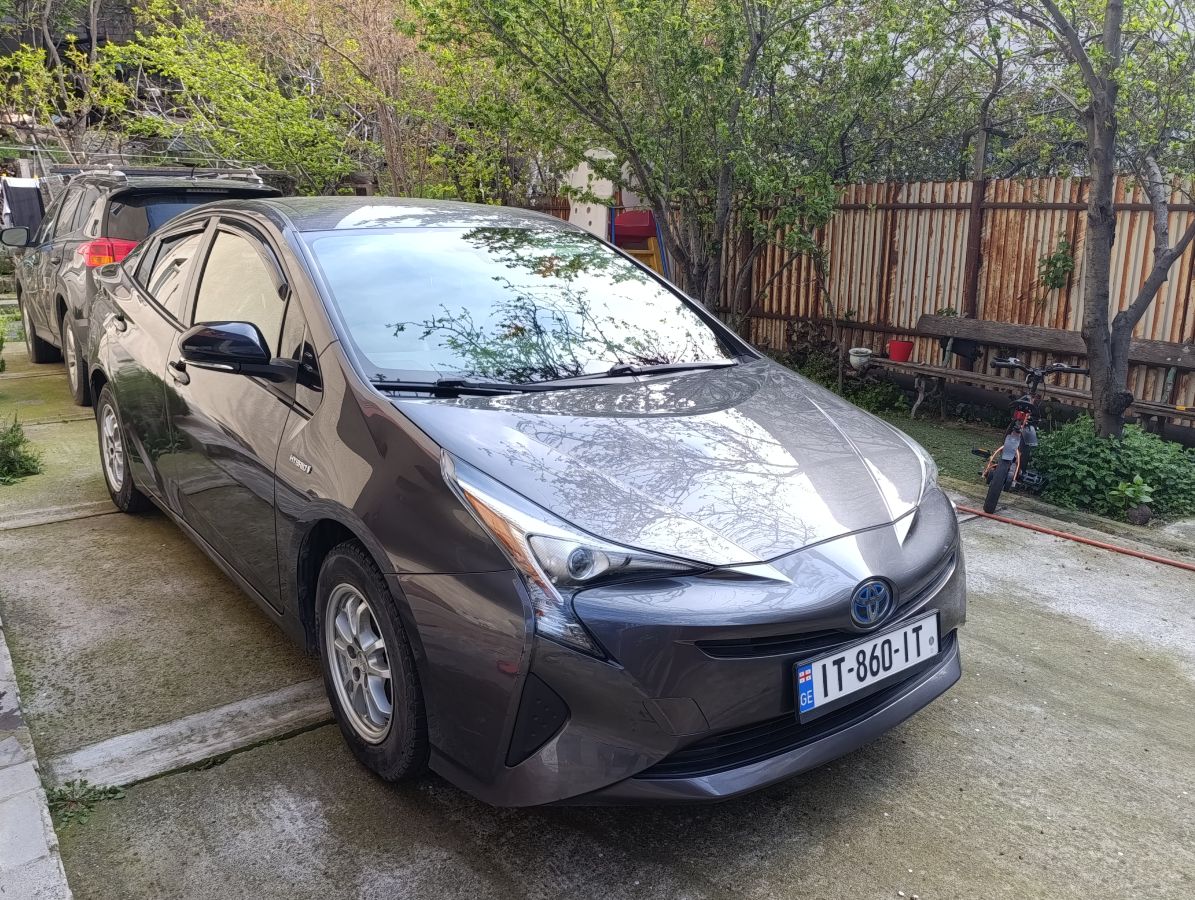 Toyota Prius - фото 1