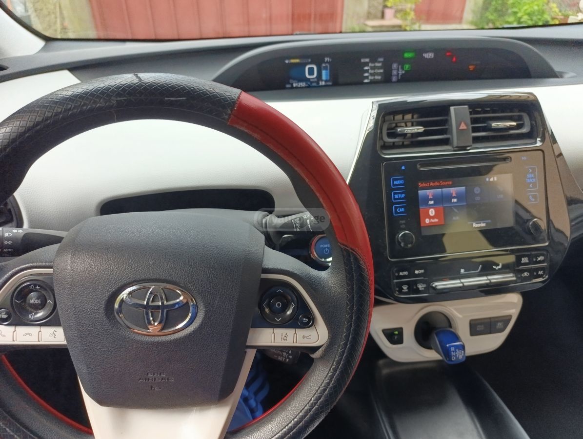 Toyota Prius - фото 2