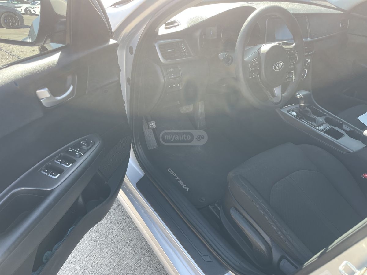 Kia Optima - фото 6