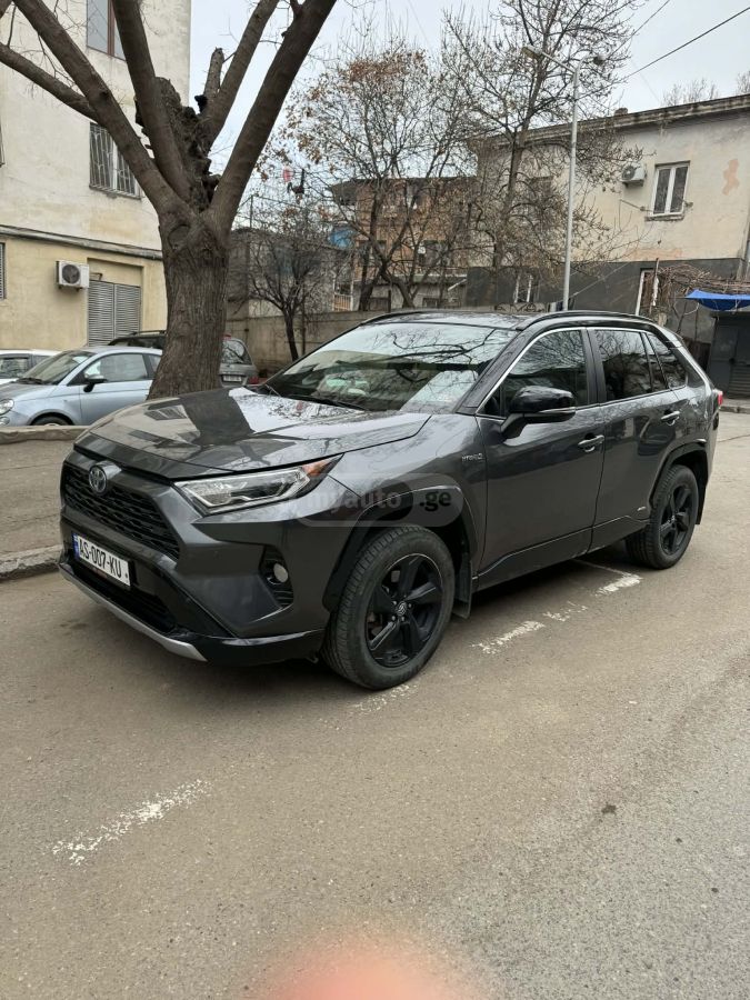 Toyota RAV 4 - фото 1