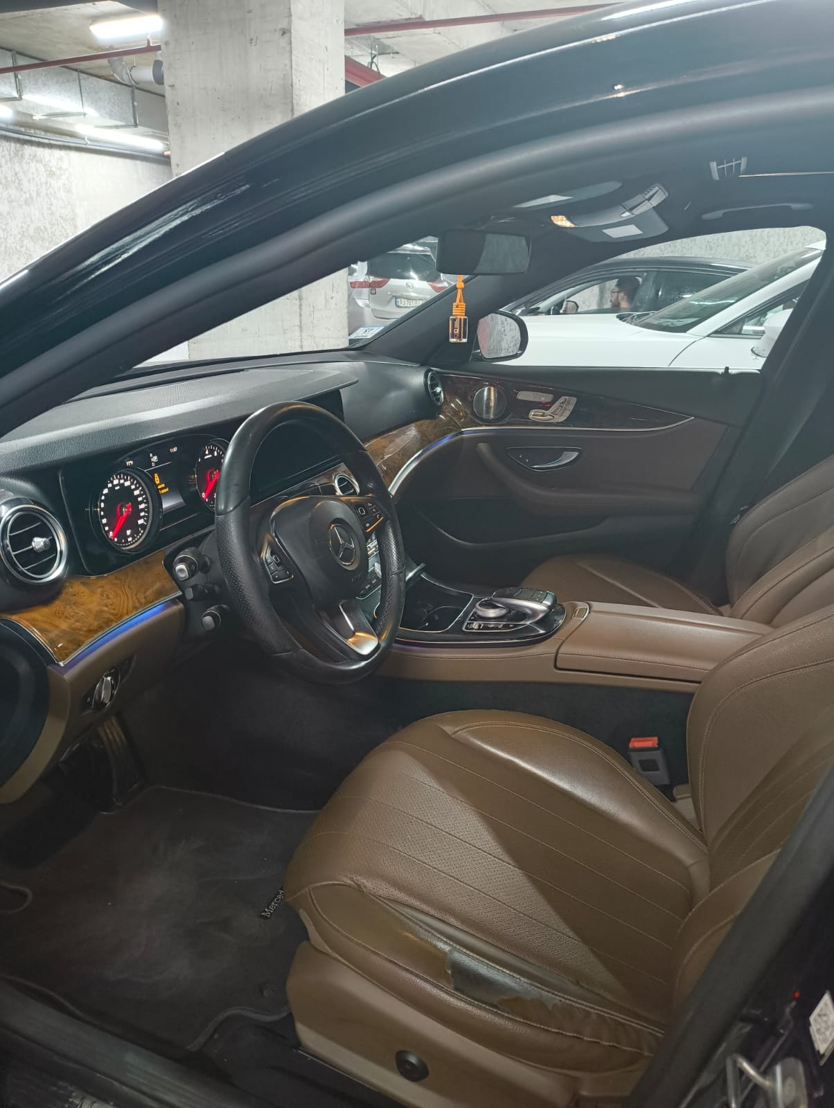 Mercedes-Benz E 300 - фото 6