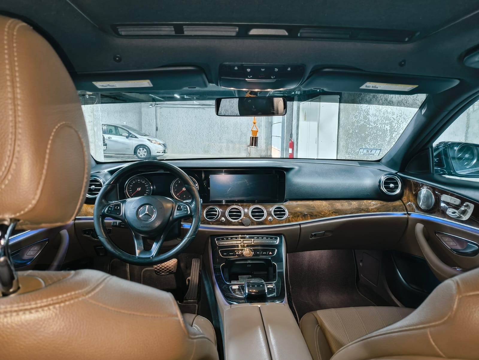 Mercedes-Benz E 300 - фото 7