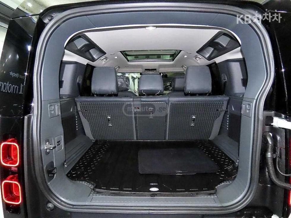 Land Rover Defender 110 2024 — миниатюра 12
