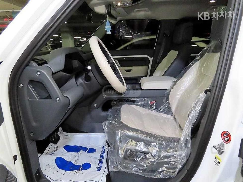 Land Rover Defender 110 2024 — миниатюра 6