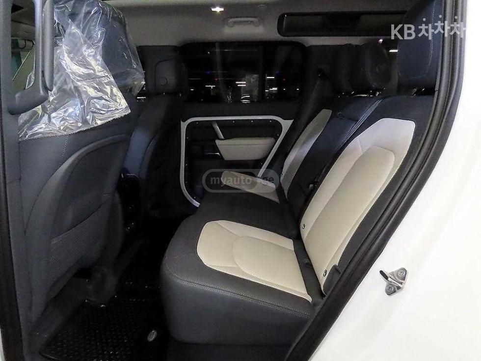 Land Rover Defender 110 2024 — миниатюра 7