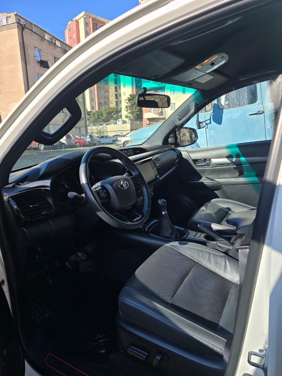 Toyota Hilux - фото 3