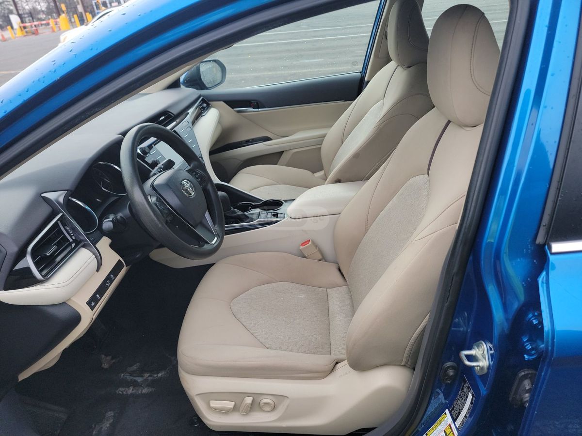 Toyota Camry - фото 3