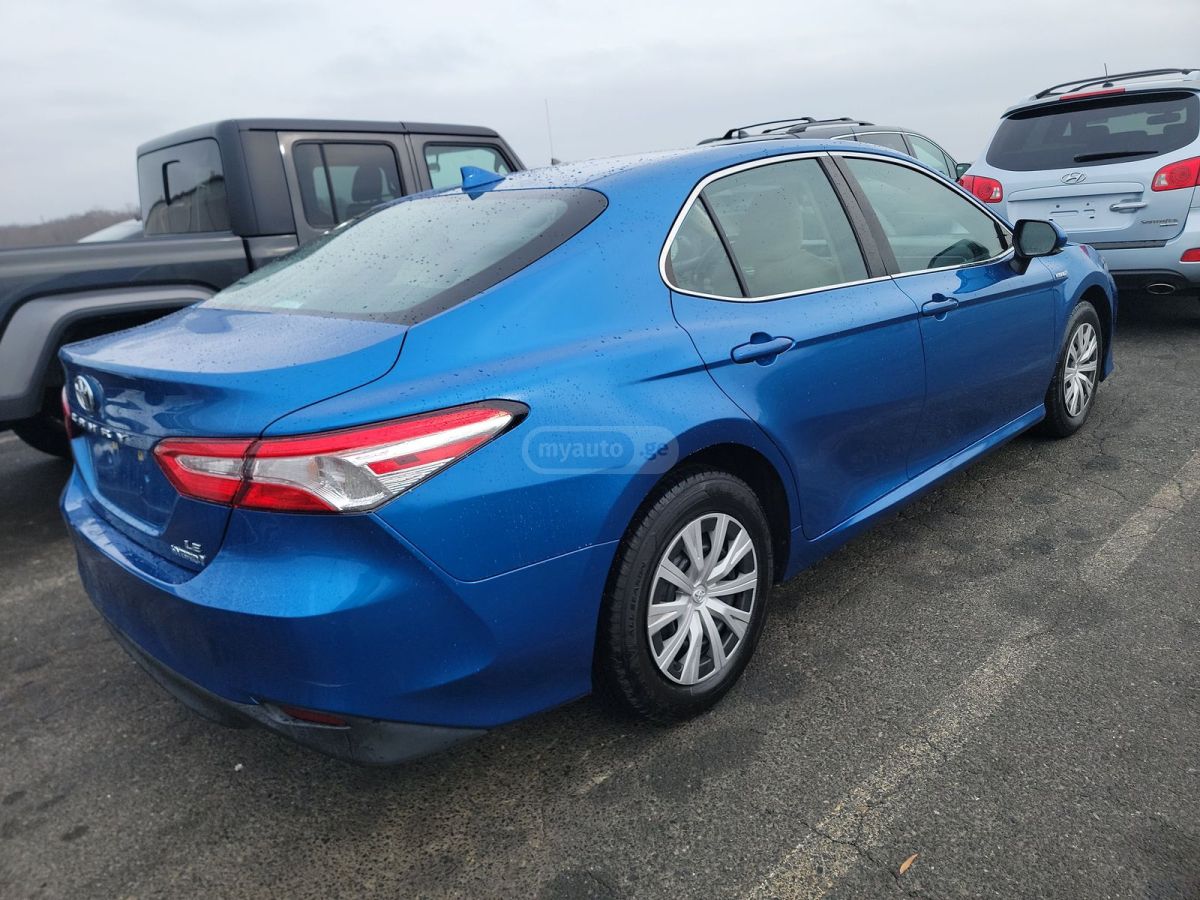 Toyota Camry - фото 4