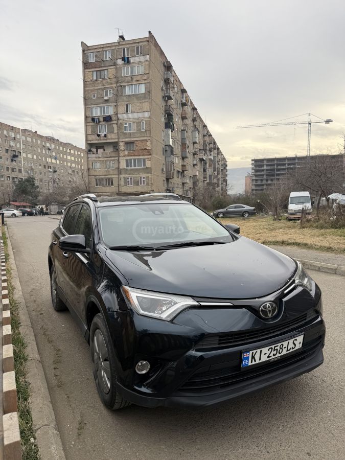 Toyota RAV 4 - фото 1