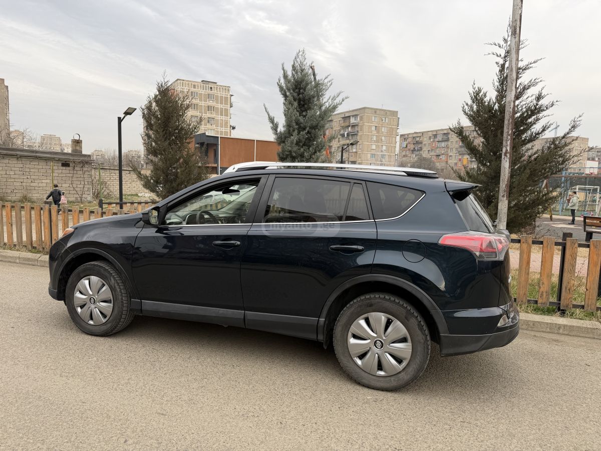 Toyota RAV 4 - фото 10