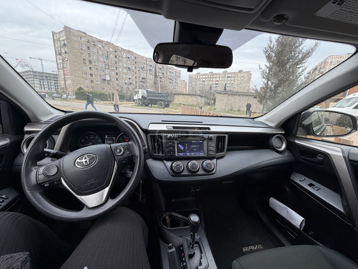 Toyota RAV 4 - фото 8