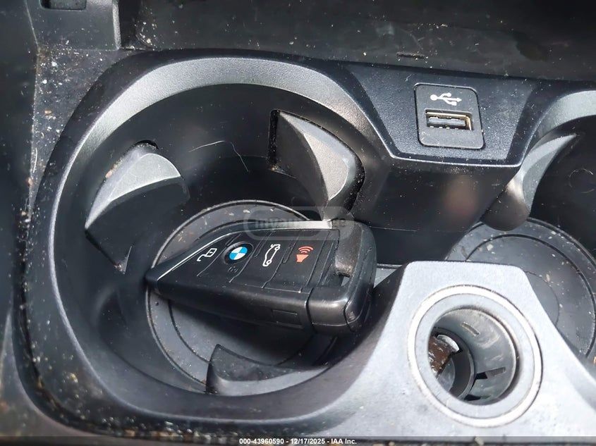 BMW eDrive35 4dr Rear-Wheel Drive — миниатюра 11