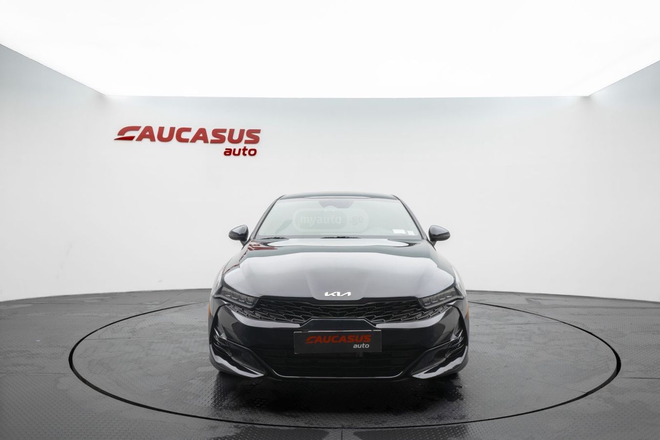 Kia K5 - фото 1