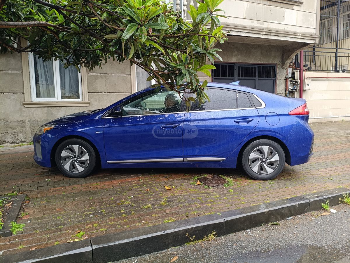 Hyundai Ioniq - фото 11