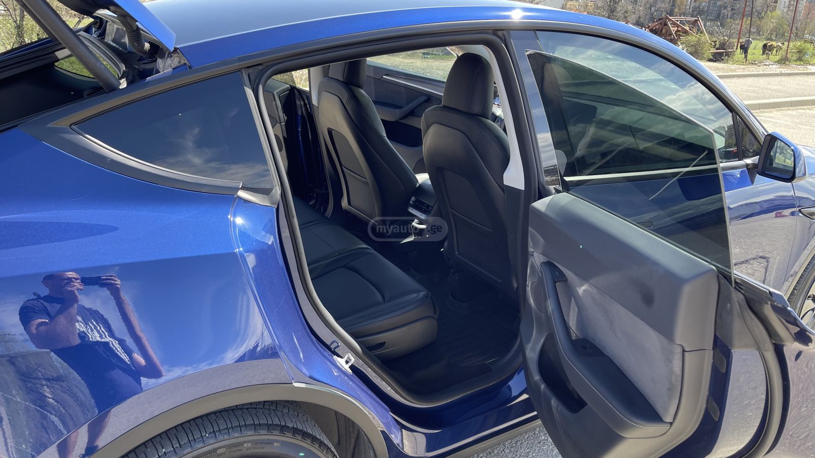 Tesla Model Y - фото 10