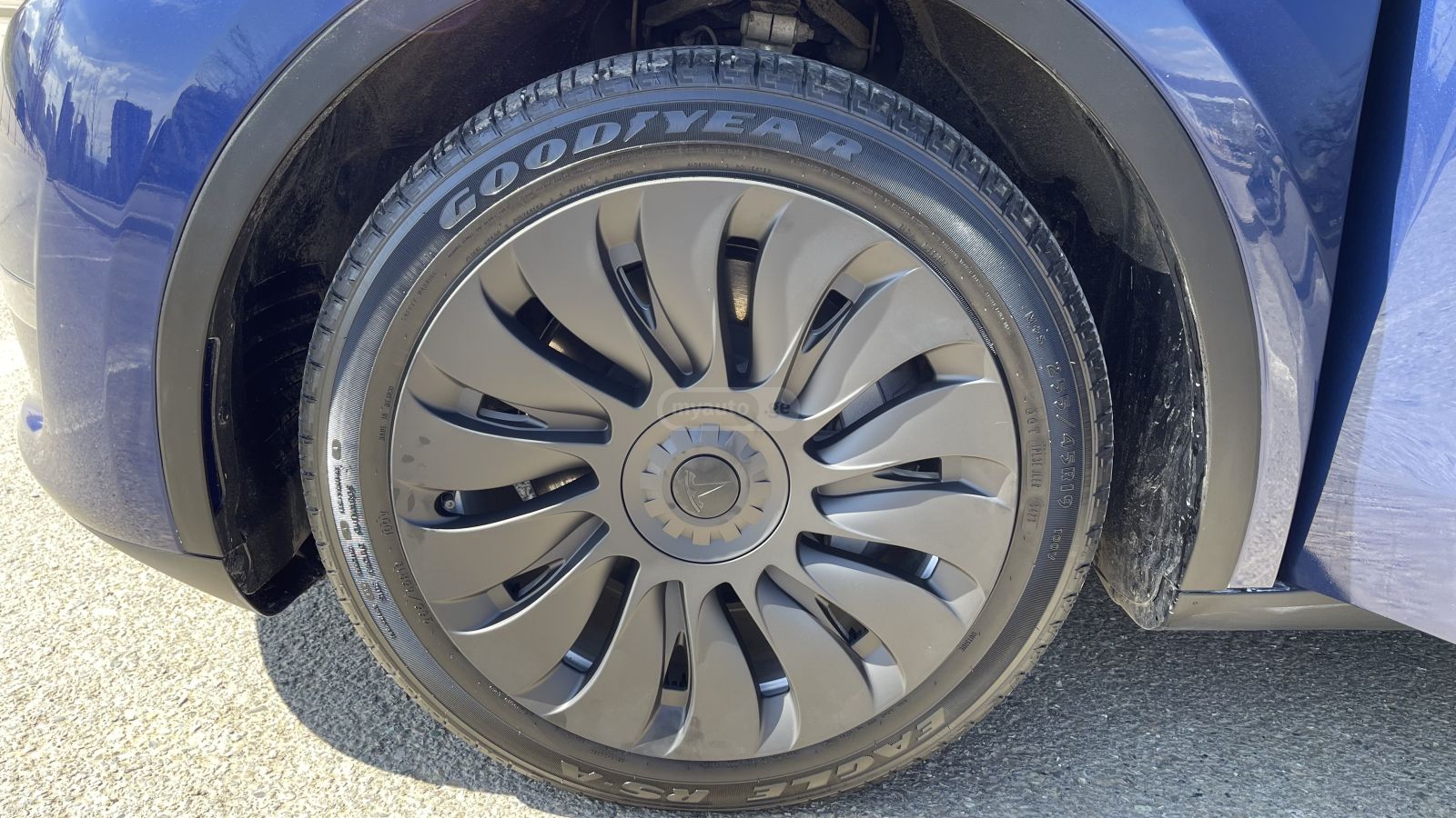 Tesla Model Y - фото 13