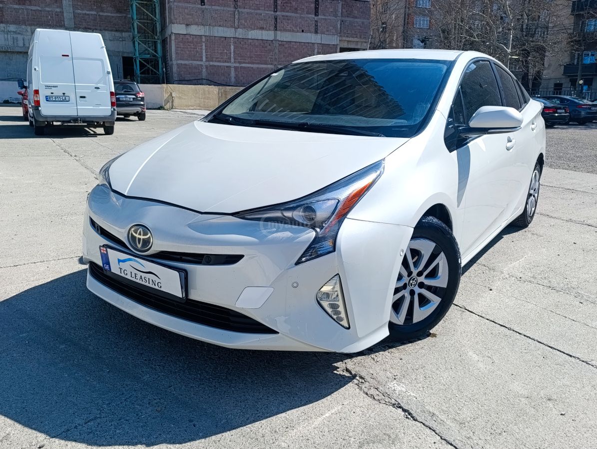 Toyota Prius - фото 1