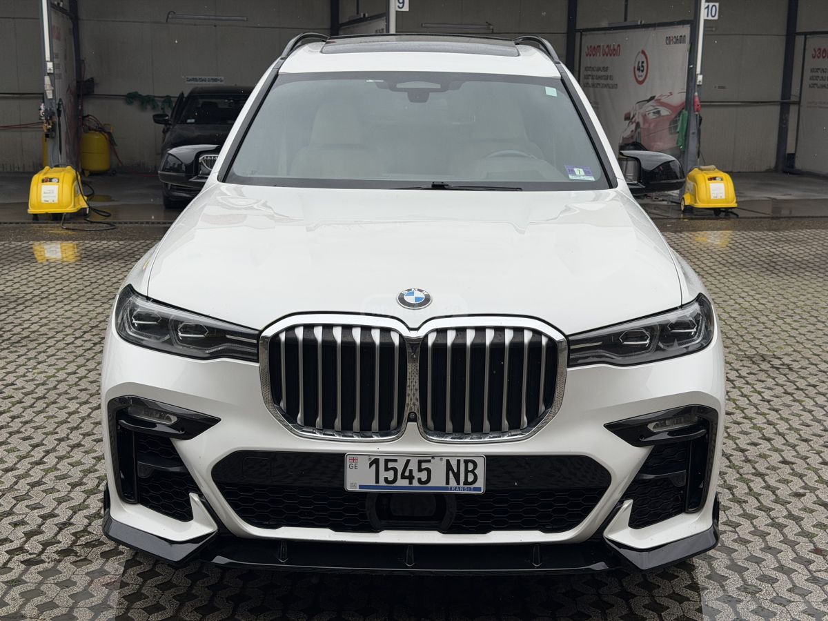 BMW X7 - фото 1
