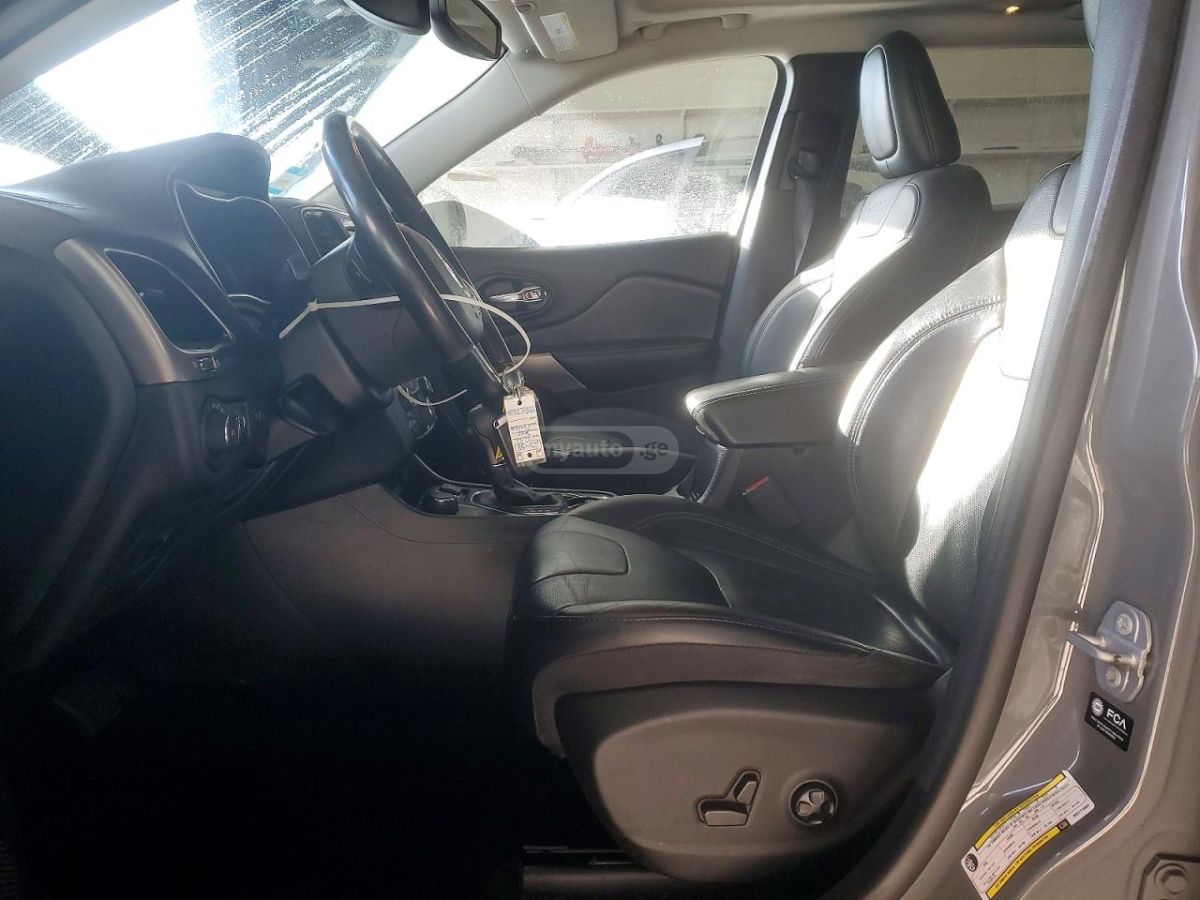 Jeep Cherokee - фото 7