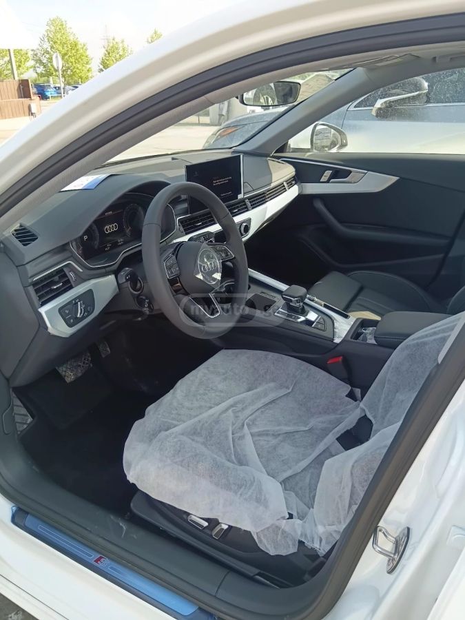 Audi A4 - фото 1