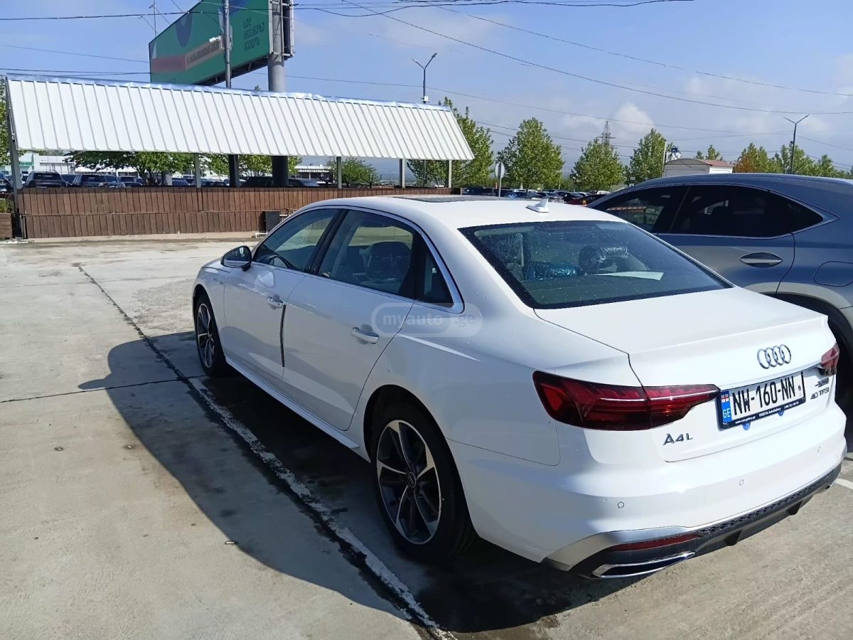 Audi A4 - фото 2