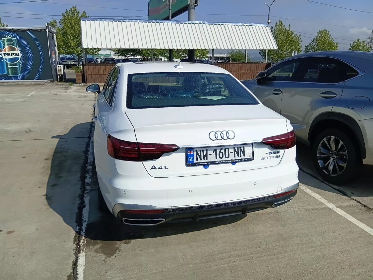 Audi A4 - фото 4