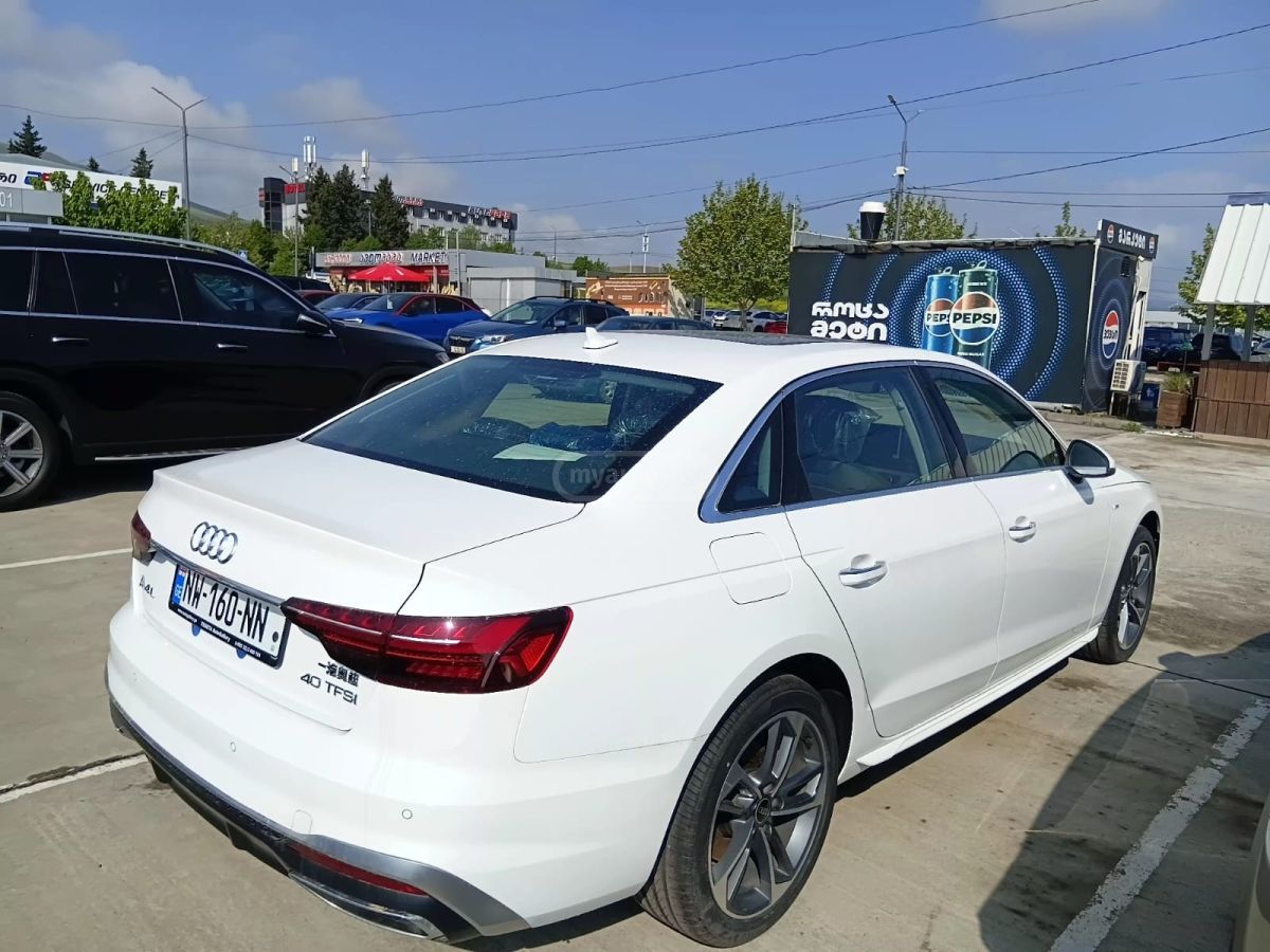 Audi A4 - фото 6