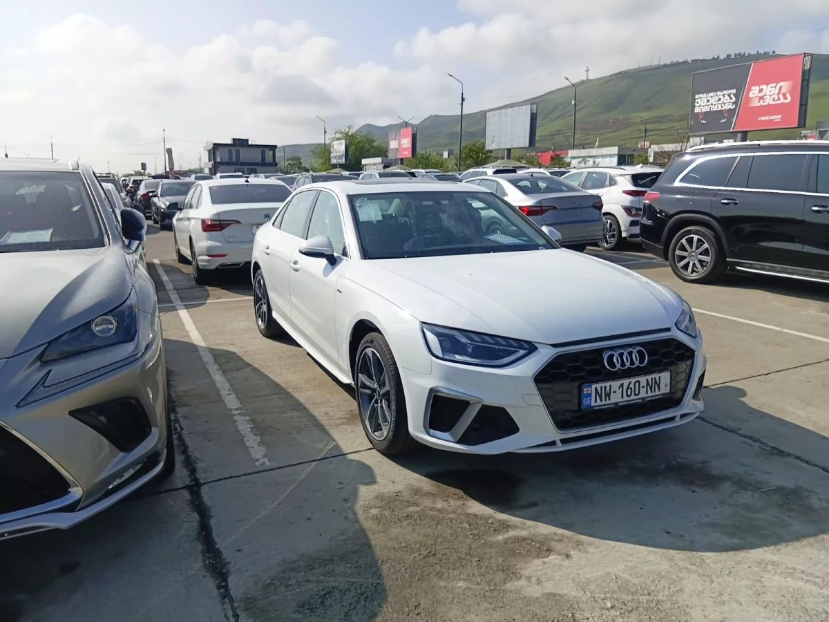 Audi A4 - фото 7
