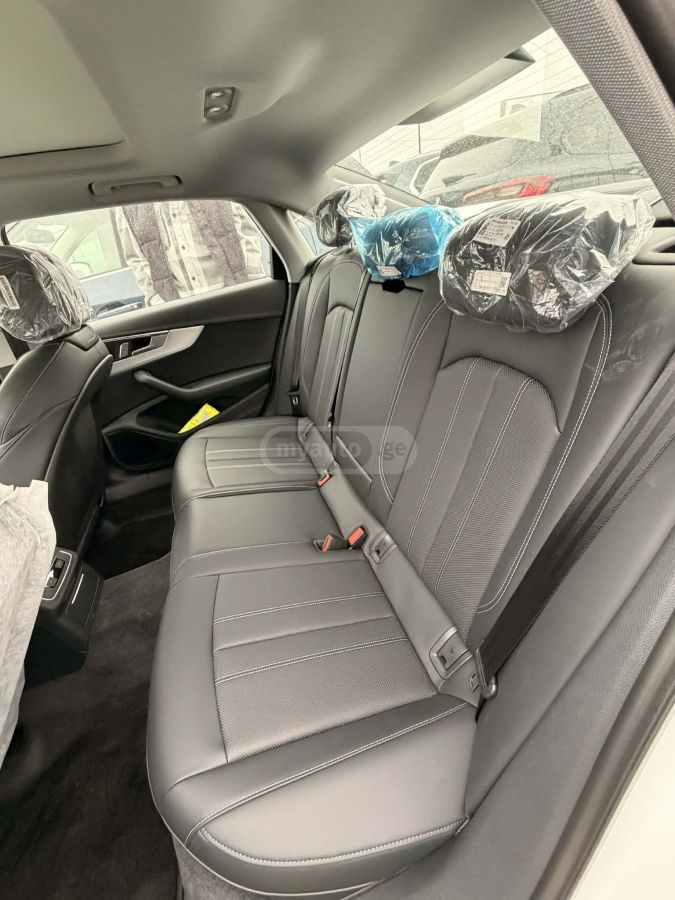Audi A4 - фото 9