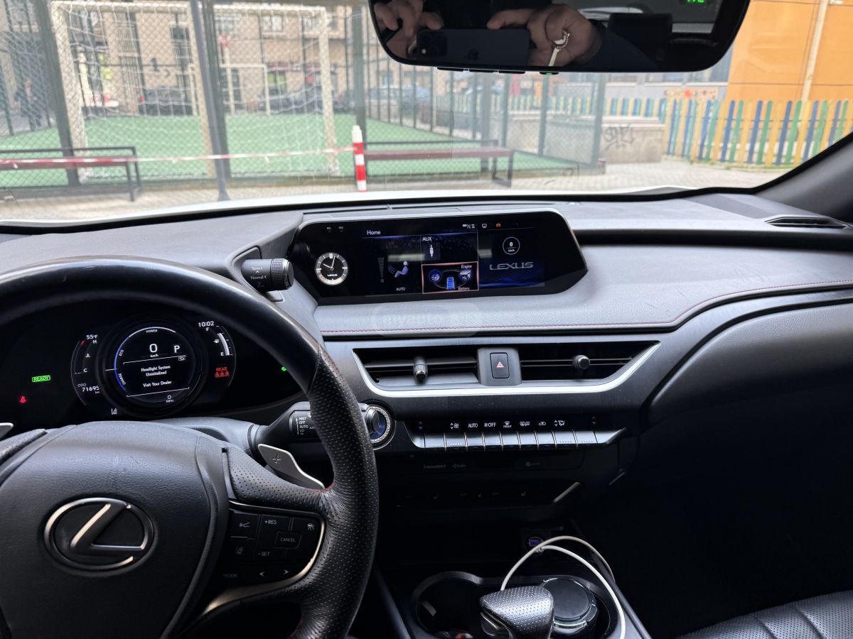 Lexus UX 250 h - фото 11