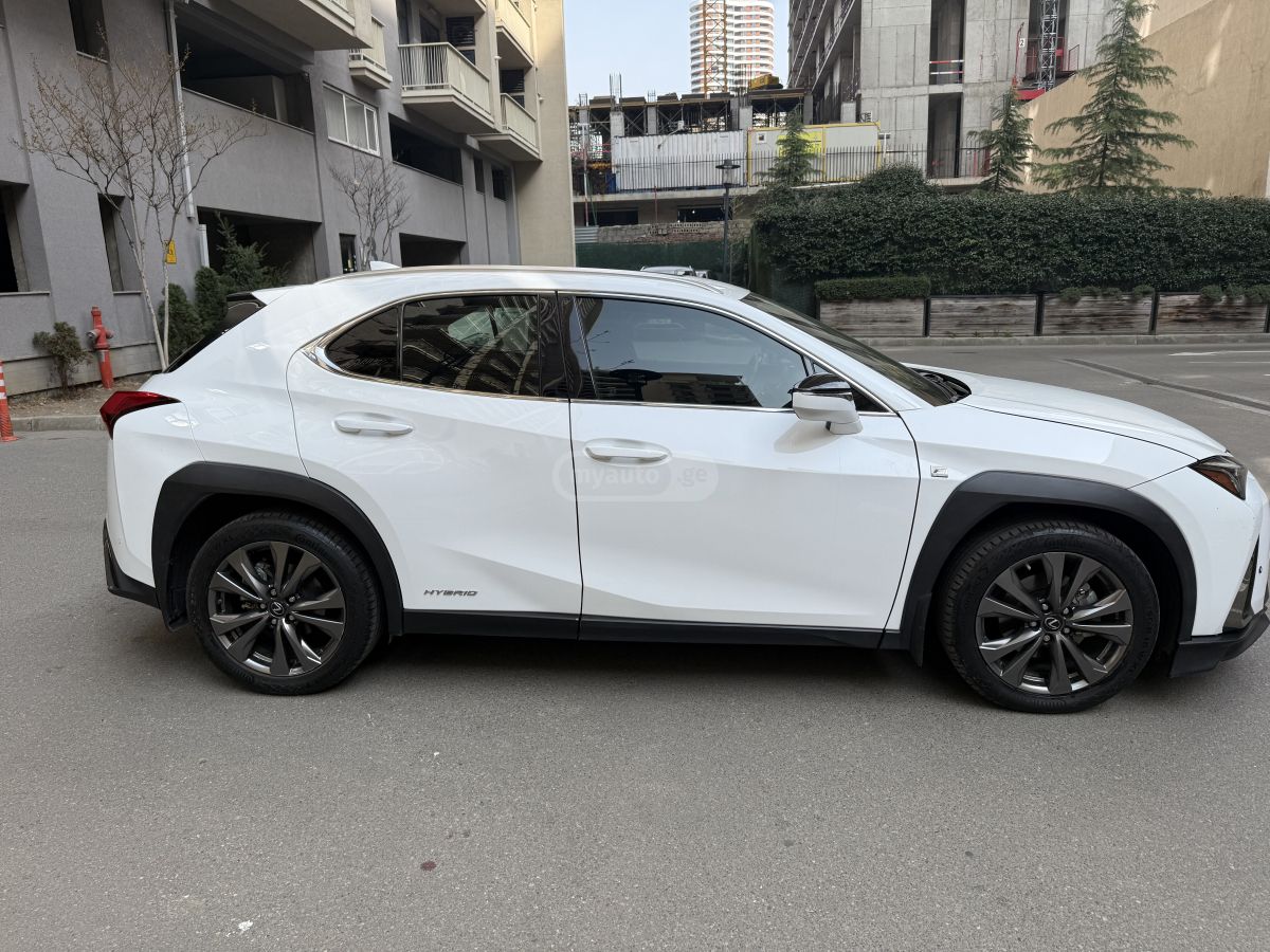 Lexus UX 250 h - фото 4