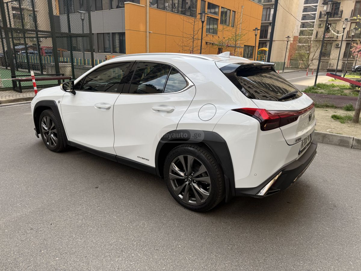 Lexus UX 250 h - фото 7