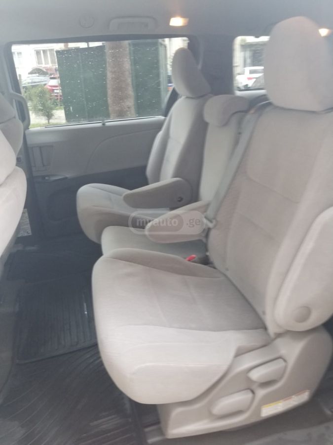 Toyota Sienna - фото 10