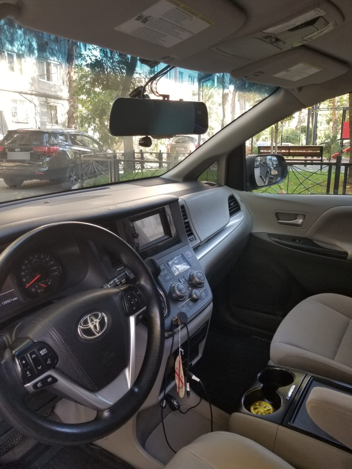 Toyota Sienna - фото 5