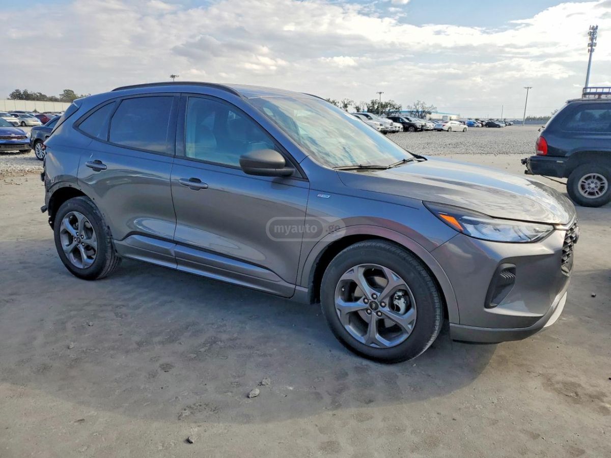 Ford Active 4dr Front-Wheel Drive C — миниатюра 4