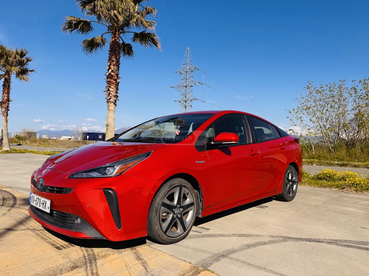 Toyota Prius - фото 1