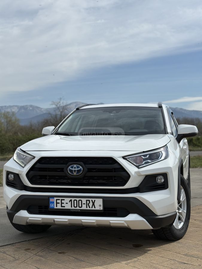 Toyota RAV 4 - фото 1