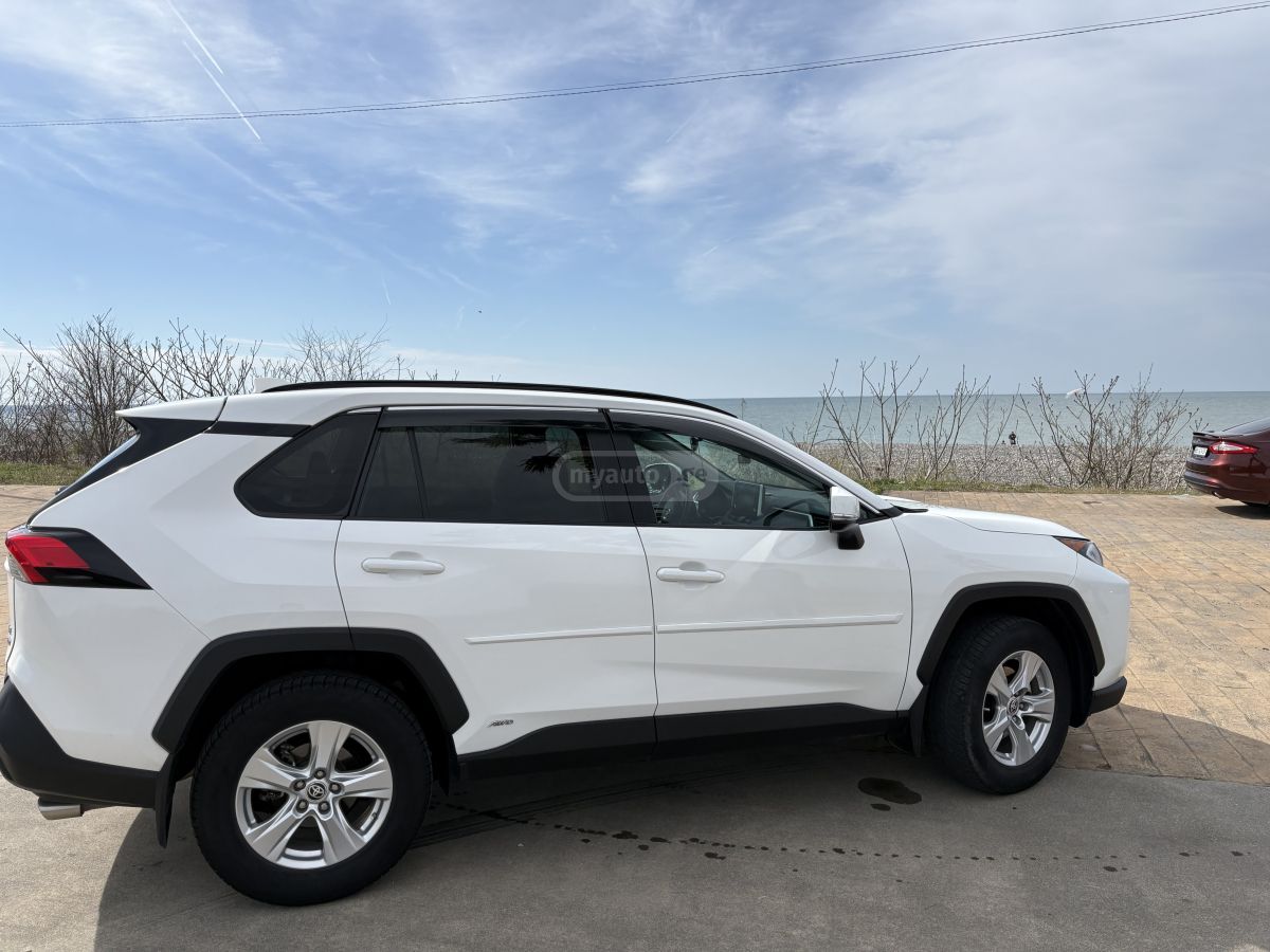 Toyota RAV 4 - фото 6