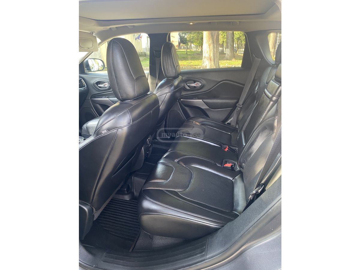 Jeep Cherokee - фото 10