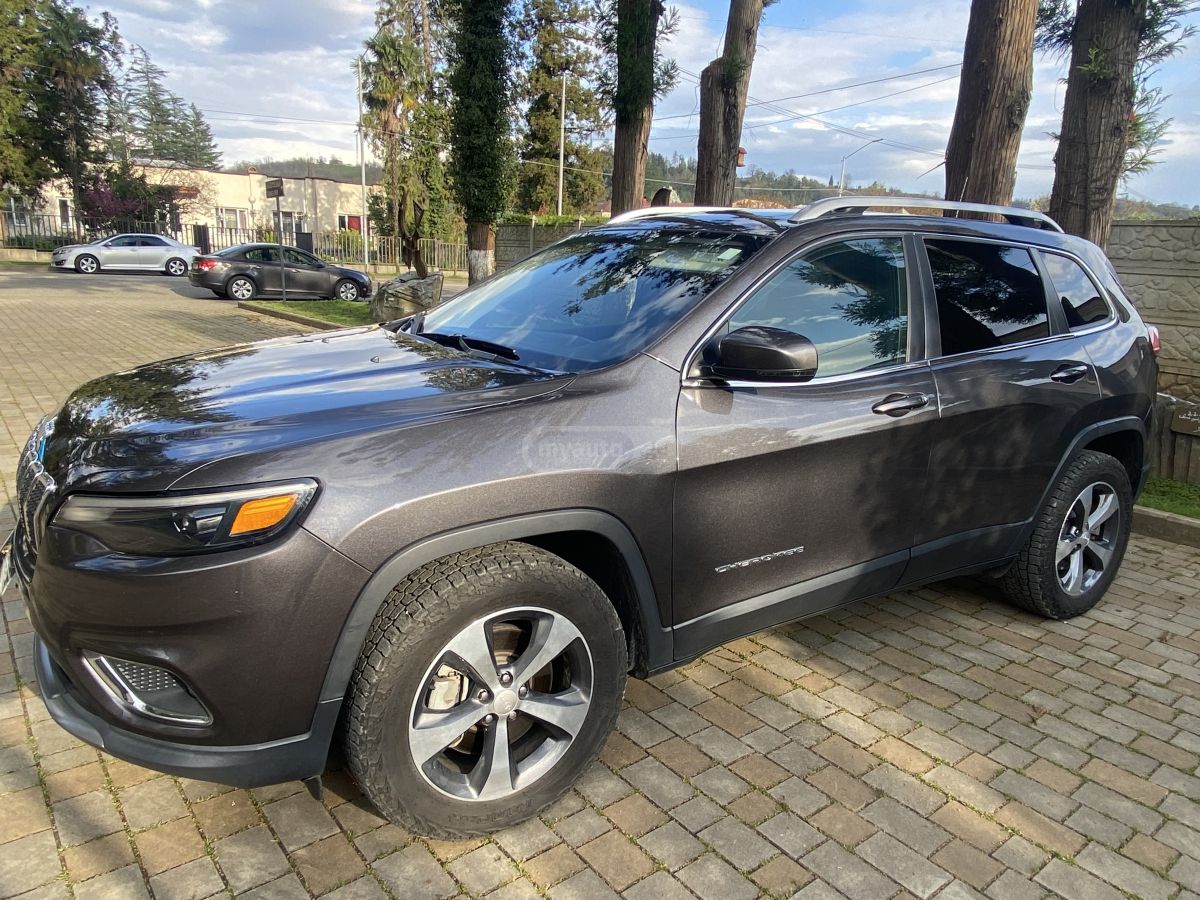 Jeep Cherokee - фото 3