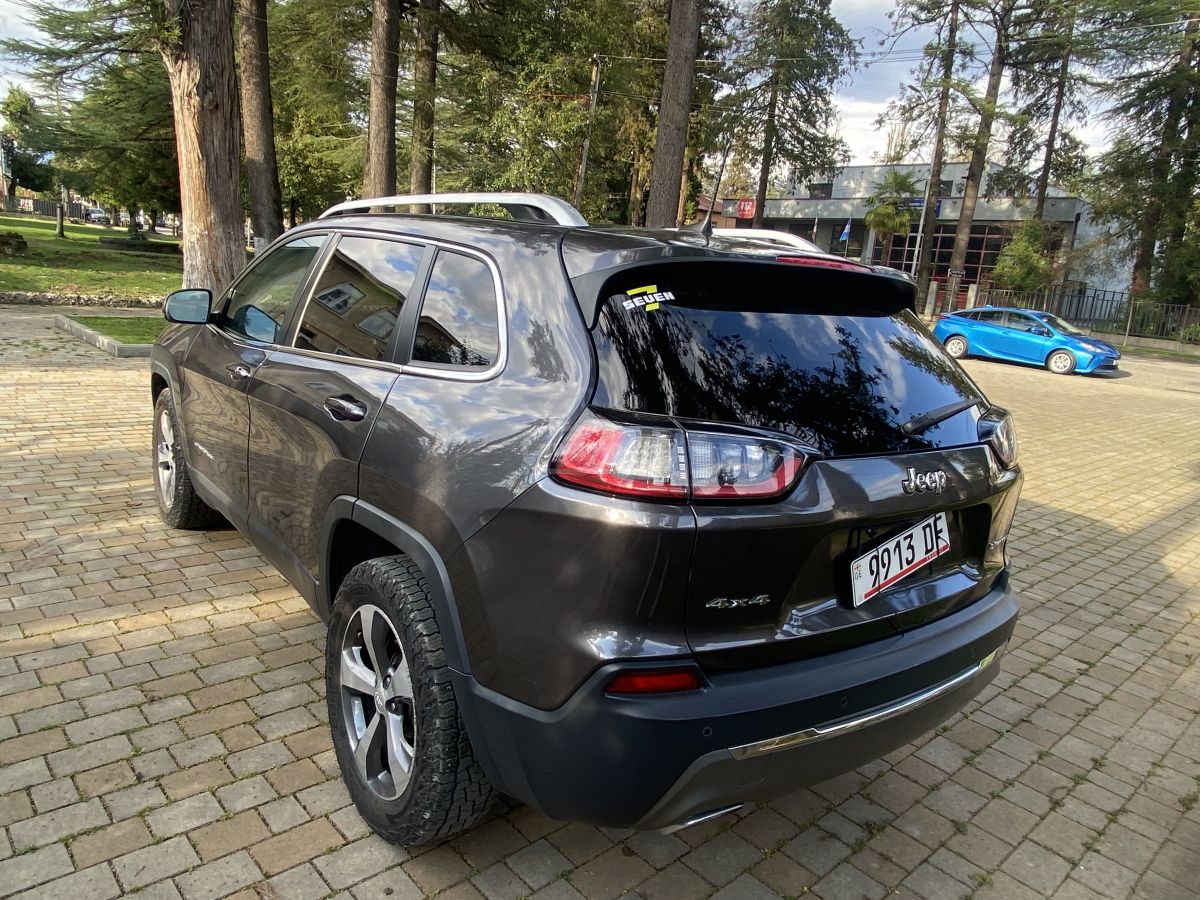 Jeep Cherokee - фото 4