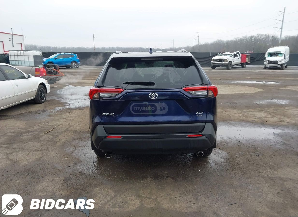 Toyota XLE Premium 4dr All-Wheel Driv — миниатюра 2