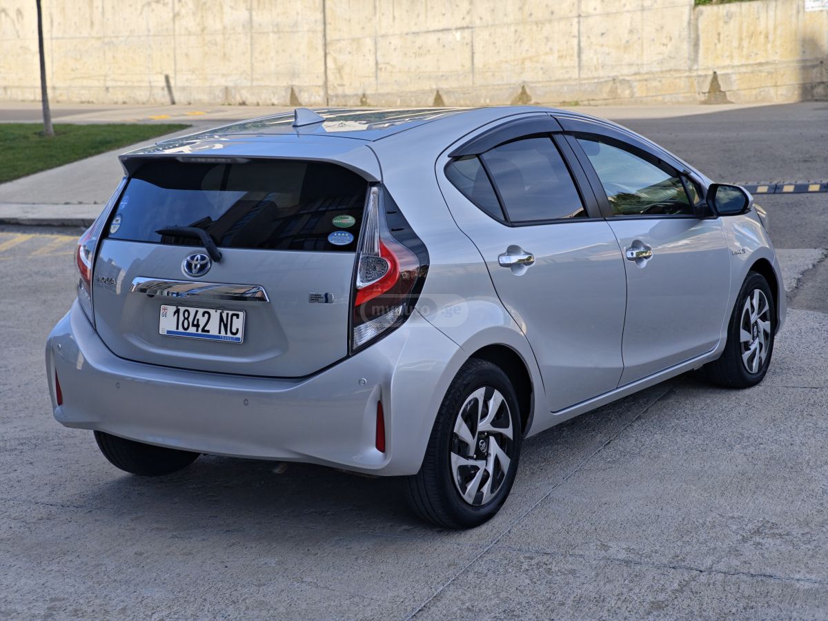 Toyota Aqua - фото 10