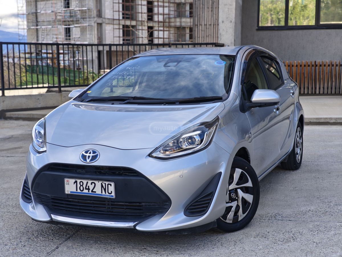 Toyota Aqua - фото 2