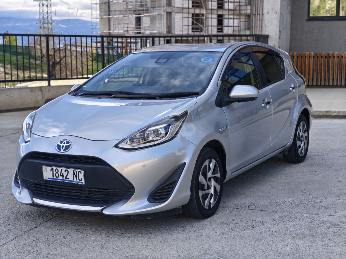 Toyota Aqua - фото 4