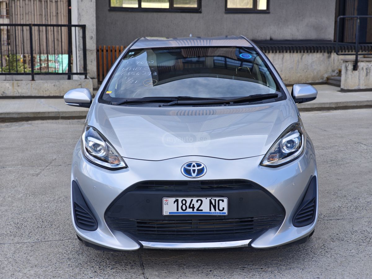 Toyota Aqua - фото 5