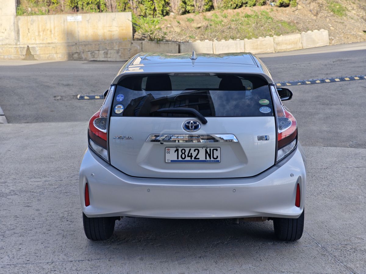 Toyota Aqua - фото 9