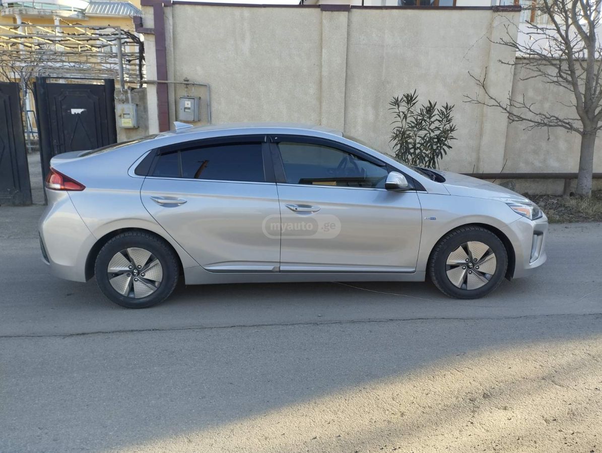 Hyundai Ioniq - фото 1