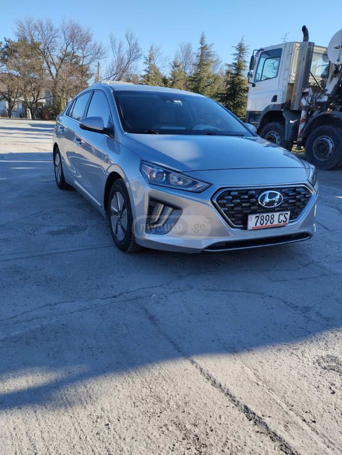 Hyundai Ioniq - фото 12