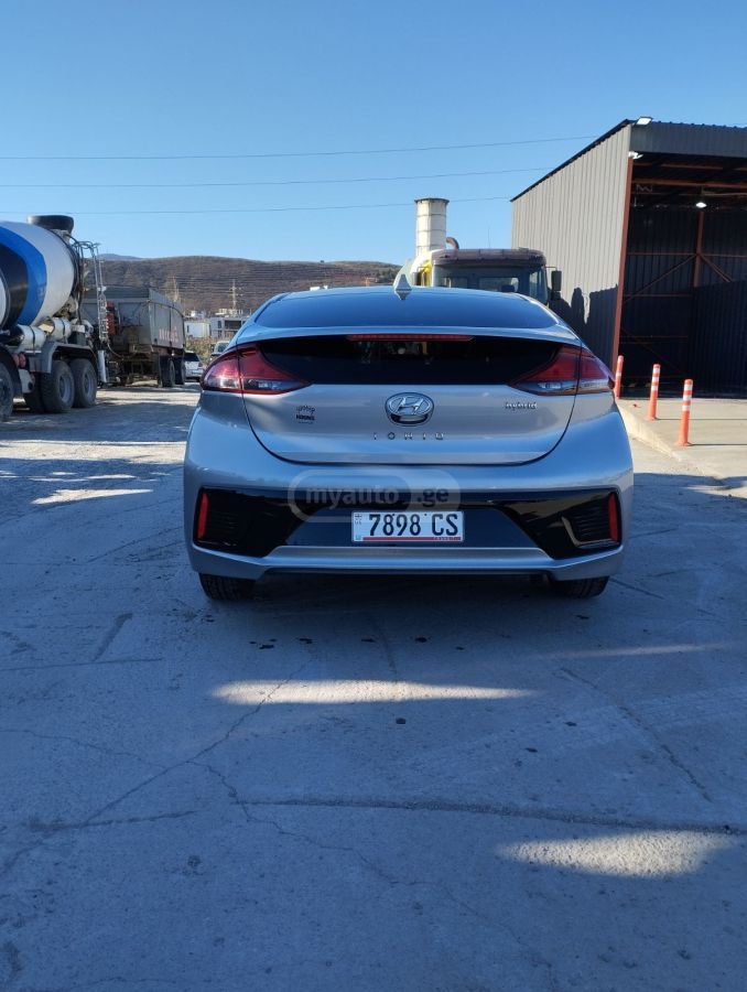 Hyundai Ioniq - фото 13